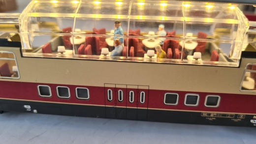 Inneneinrichtung für Märklin 4090: DB TEE Aussichtswagen mehrfarbig, Variante 15 Tische inkl. Lämpchen