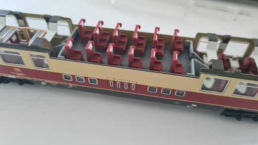 Inneneinrichtung für Märklin 4090: DB TEE Aussichtswagen mehrfarbig, Variante 7 Tische inkl. Lämpchen