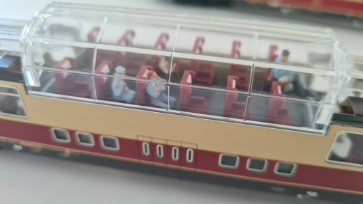 Inneneinrichtung für Märklin 4090: DB TEE Aussichtswagen mehrfarbig, Variante 7 Tische inkl. Lämpchen