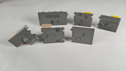 Inneneinrichtung für Märklin 4026 4044 40541 Primex 4009: DB Gepäckwagen Mehrfarbig