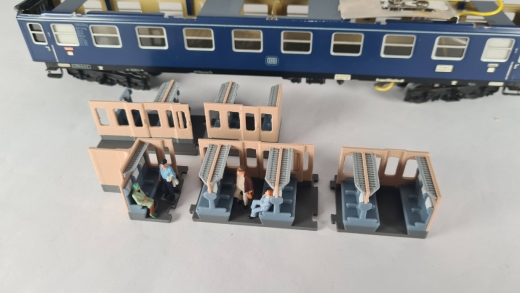 Inneneinrichtung für Märklin 4032: DB D-Zug 1. Klasse Abteilwagen Mehrfarbig