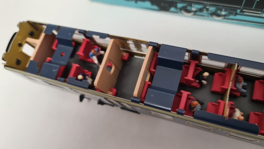 Inneneinrichtung (3-farbig) für Märklin 4049 4117: NS Personenwagen 2. Klasse