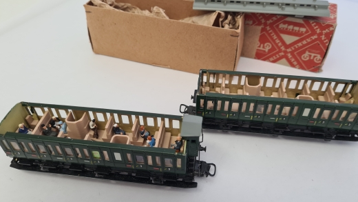 Inneneinrichtung für Märklin 4004 4005 330/1 330/2: DR Abteilwagen